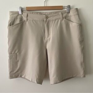 Dickies Performance Shorts in light grey beige casual bermuda size 12 womens